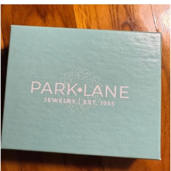 Embraceable Gold Bracelet NWOT - Picture 4 of 5